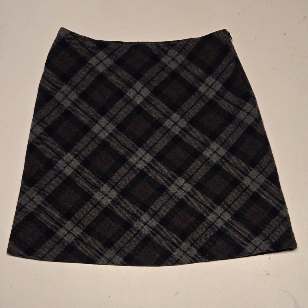 Size 1 Black, Gray, And Red Tweed Mini Skirt